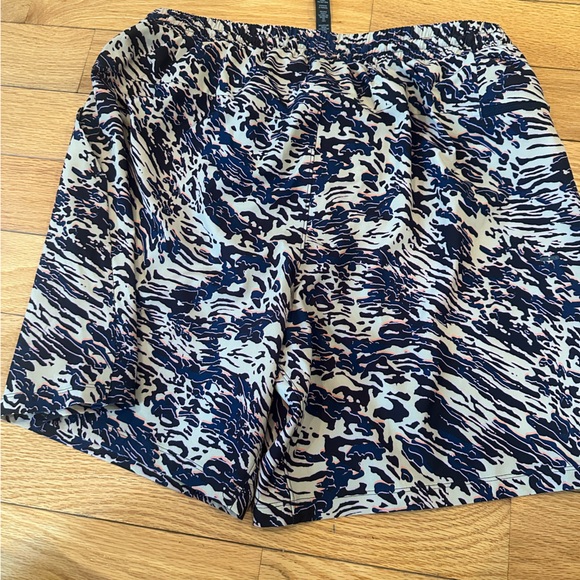 NWOT men’s lululemon swim shorts - Picture 3 of 3